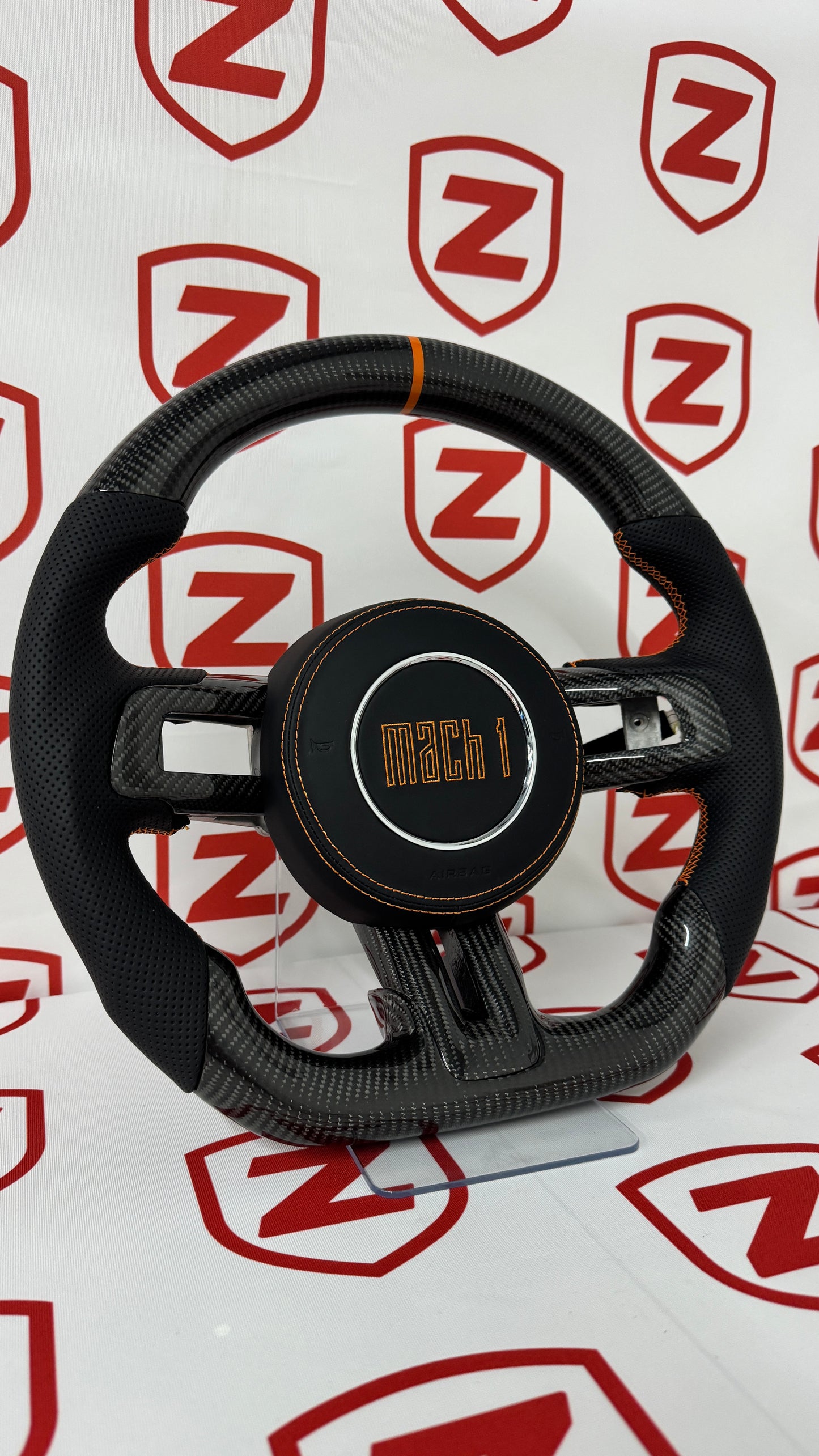 Volante de fibra de carbono Mach 1 Mustang 2015-2023 (naranja) - Preestablecido